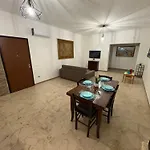 Oliveri's דירה קאריני